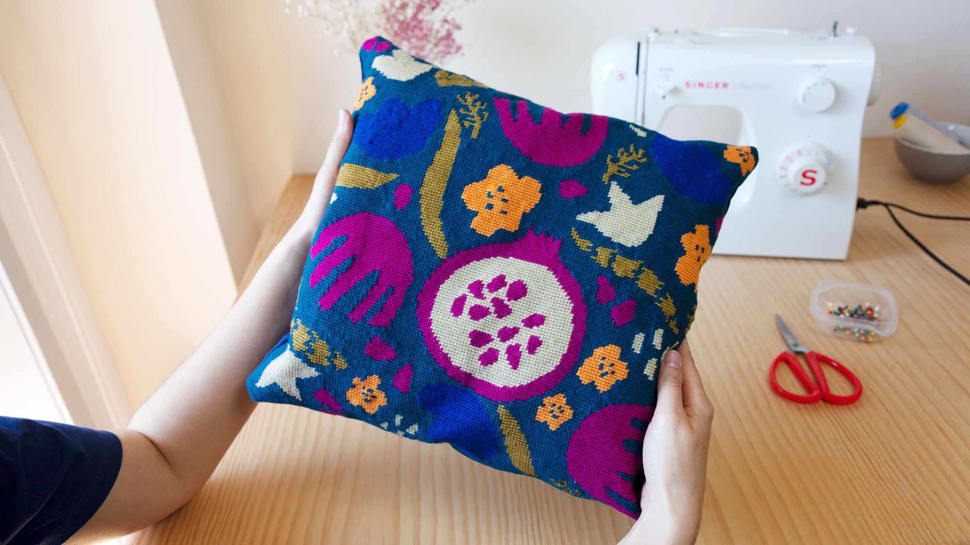 HOW TO MAKE AN EXTRA LONG LUMBAR PILLOW STORY - Paper and Stitch