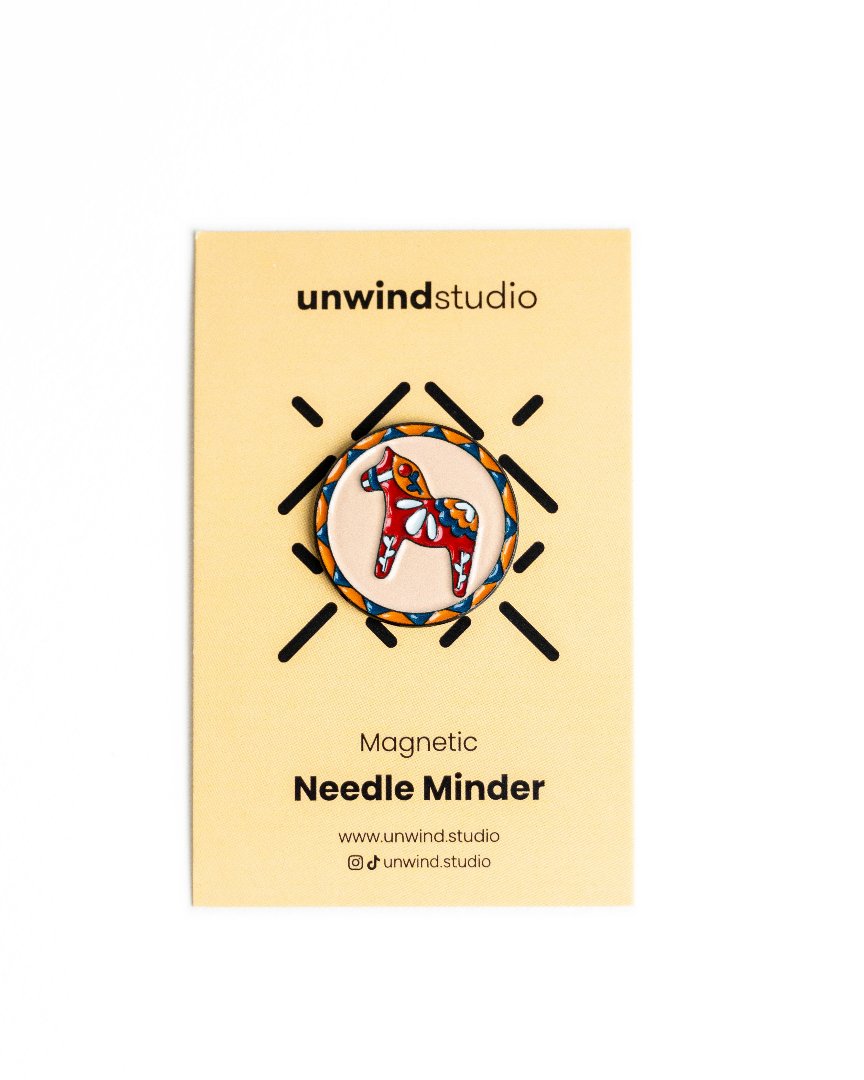 Needle Minder Dala Horse Magnet (Emaille-Anstecker)